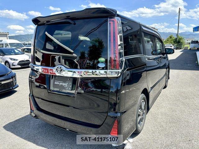 Toyota NOAH 2018-05 331332-14