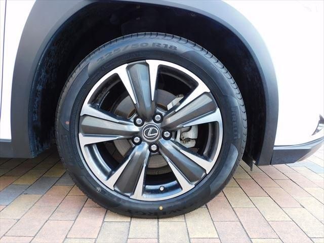 Lexus UX 2019-01 20181-7