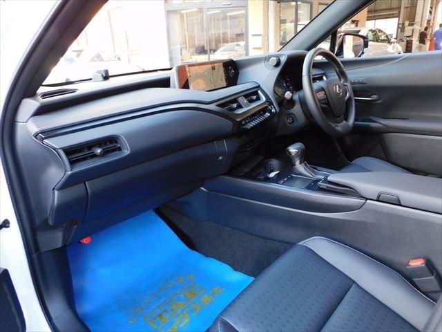 Lexus UX 2019-01 20181-13