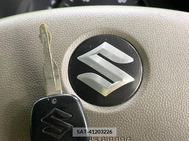 Suzuki EVERY 2009-02 337633-4