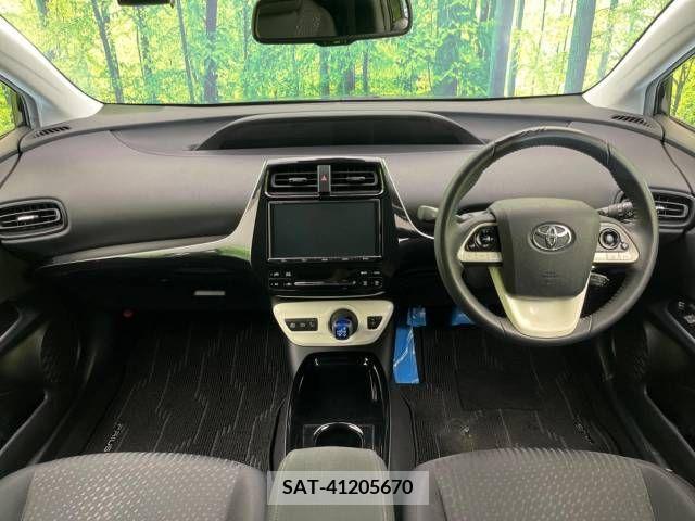 Toyota PRIUS 2018-06 366371-1