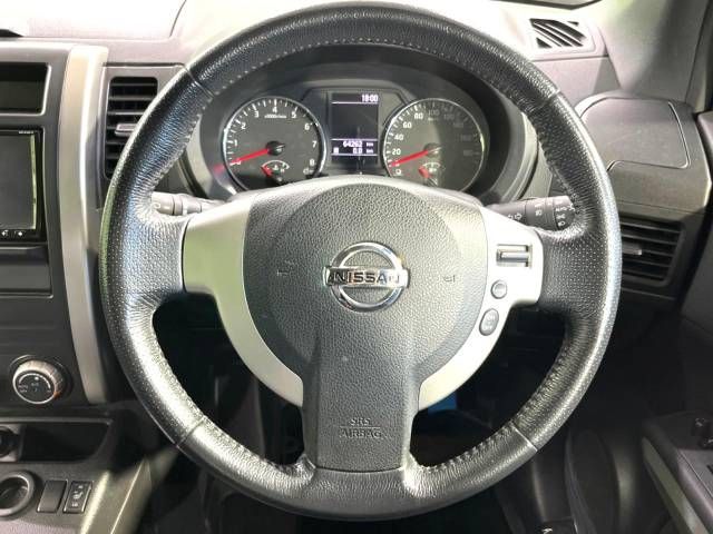 Nissan X-TRAIL 2013-01 6865-11