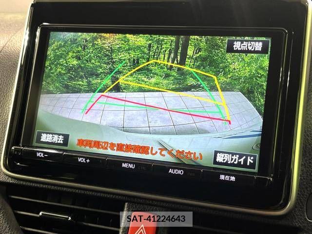 Toyota VOXY 2017-12 370379-3