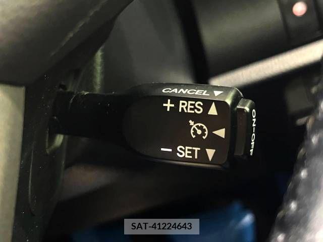 Toyota VOXY 2017-12 370379-6