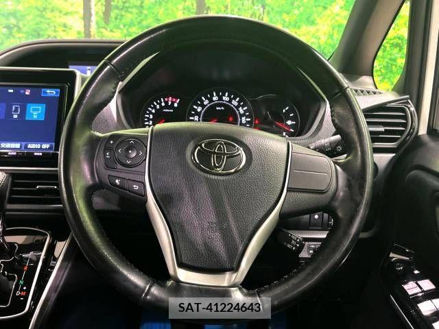 Toyota VOXY 2017-12 370379-14