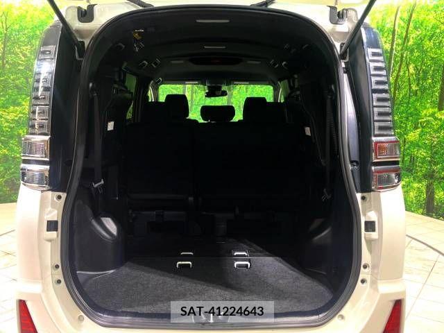 Toyota VOXY 2017-12 370379-11
