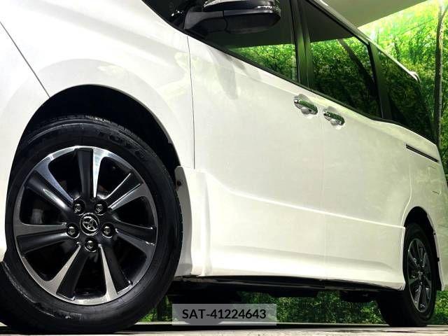 Toyota VOXY 2017-12 370379-13