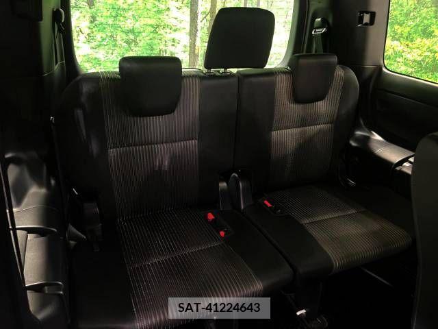 Toyota VOXY 2017-12 370379-10