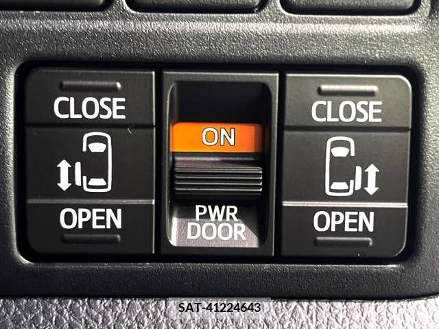 Toyota VOXY 2017-12 370379-4