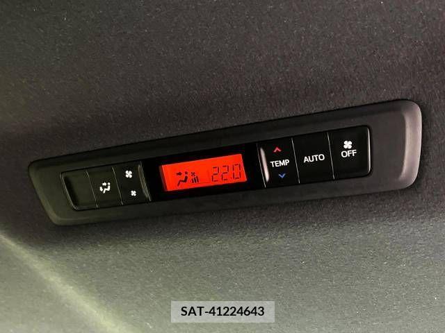 Toyota VOXY 2017-12 370379-7
