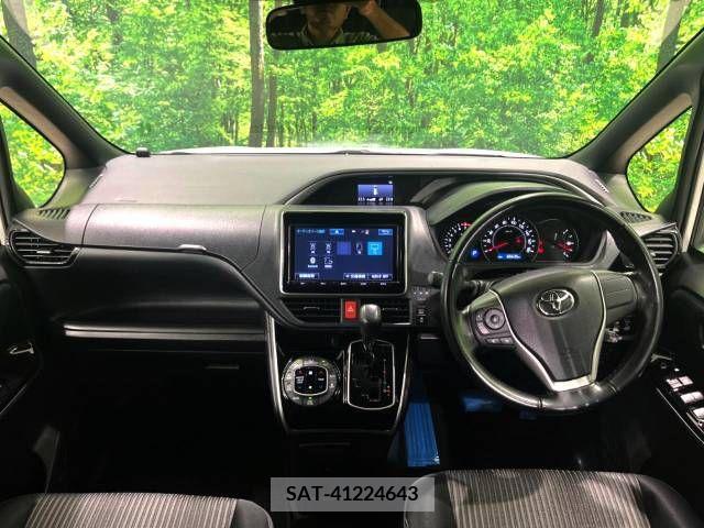 Toyota VOXY 2017-12 370379-1