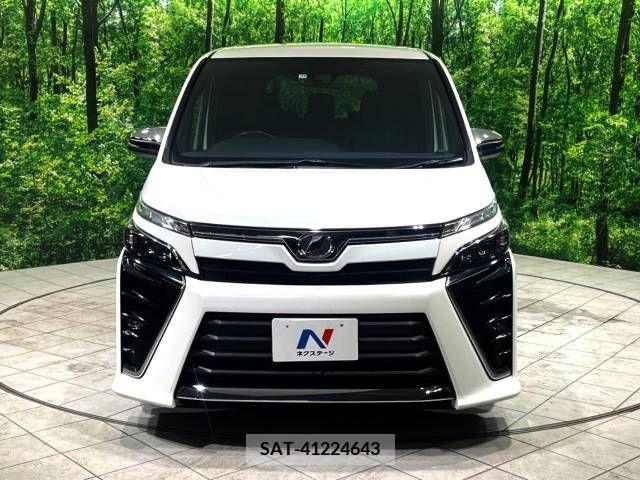Toyota VOXY 2017-12 370379-15