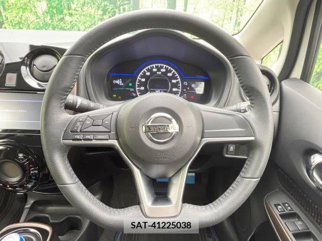 Nissan NOTE 2017-03 279975-11