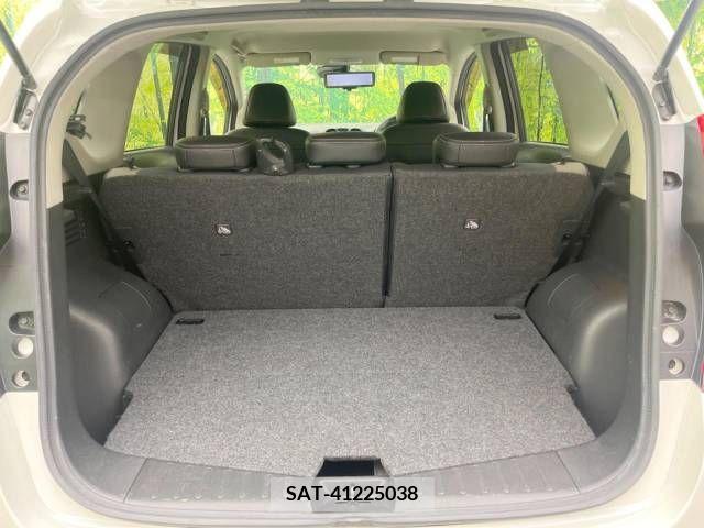 Nissan NOTE 2017-03 279975-10