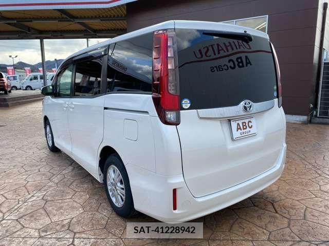 Toyota NOAH 2016-02 219306-19
