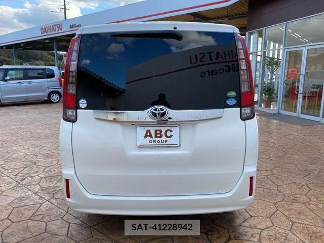 Toyota NOAH 2016-02 219306-18