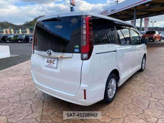 Toyota NOAH 2016-02 219306-17