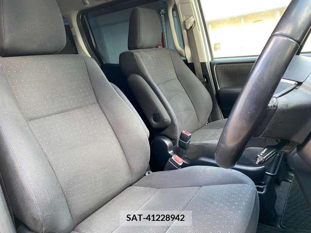 Toyota NOAH 2016-02 219306-13