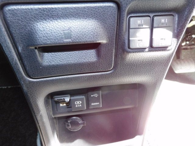 Toyota VOXY HYBRID 2020-08 10135-13