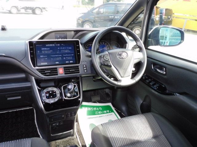 Toyota VOXY HYBRID 2020-08 10135-1