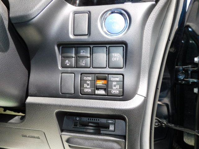 Toyota VOXY HYBRID 2020-08 10135-15