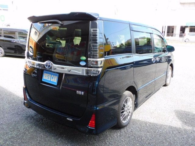Toyota VOXY HYBRID 2020-08 10135-2