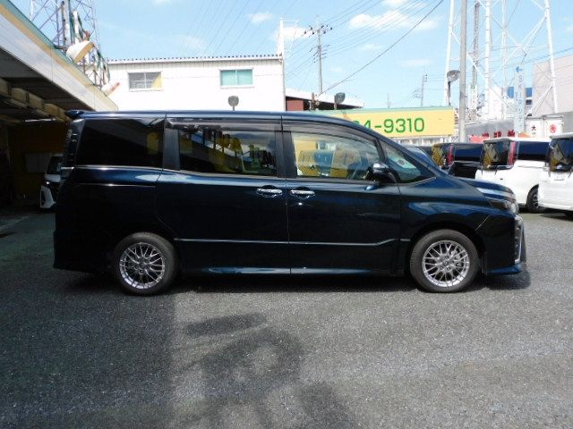 Toyota VOXY HYBRID 2020-08 10135-17