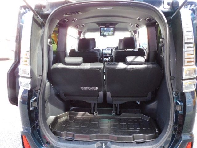 Toyota VOXY HYBRID 2020-08 10135-3
