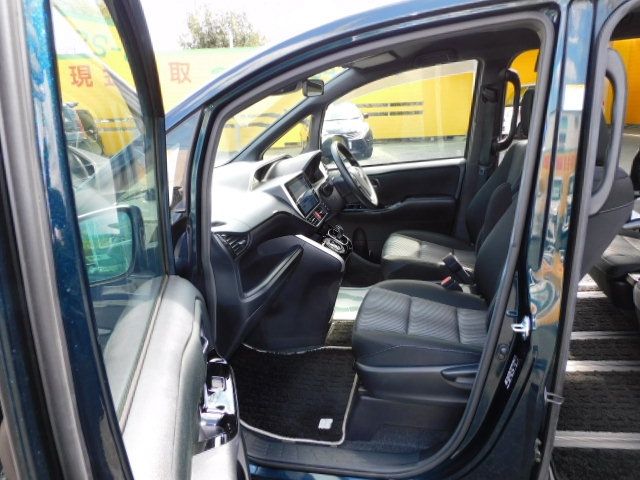 Toyota VOXY HYBRID 2020-08 10135-4