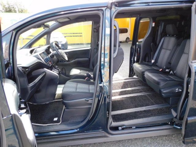 Toyota VOXY HYBRID 2020-08 10135-7