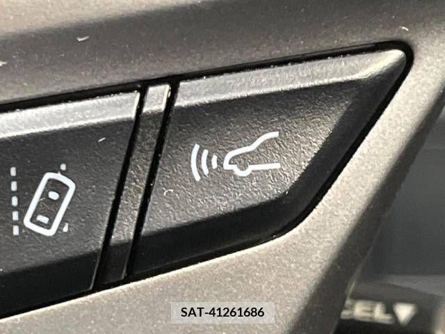 Toyota MARK X 2017-05 214357-5