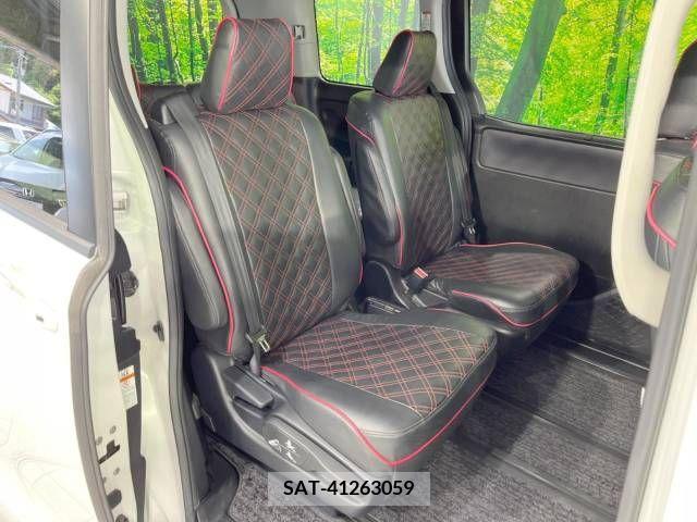 Toyota NOAH HYBRID 2014-07 381196-9