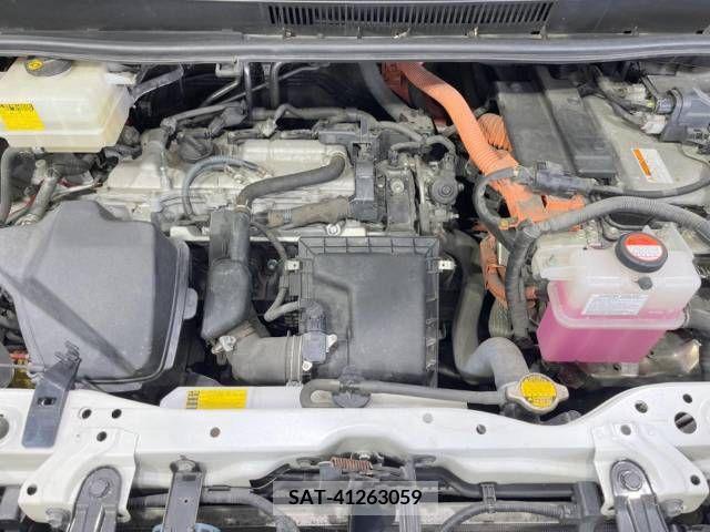 Toyota NOAH HYBRID 2014-07 381196-19