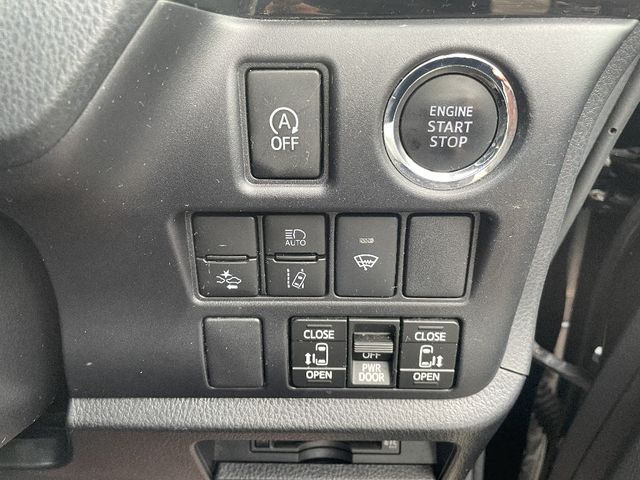 Toyota VOXY 2021-04 17008-12