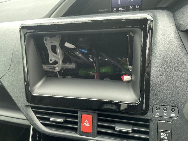 Toyota VOXY 2021-04 17008-10
