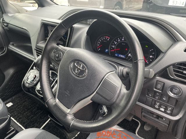 Toyota VOXY 2021-04 17008-8