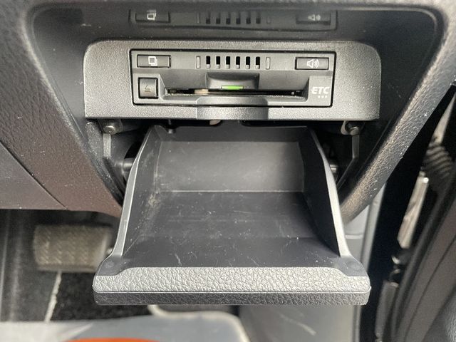 Toyota VOXY 2021-04 17008-13