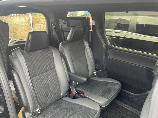 Toyota VOXY 2021-04 17008-6
