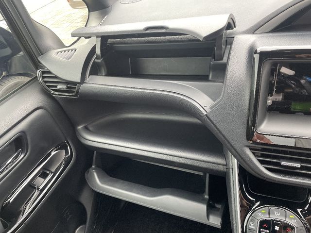 Toyota VOXY 2021-04 17008-14