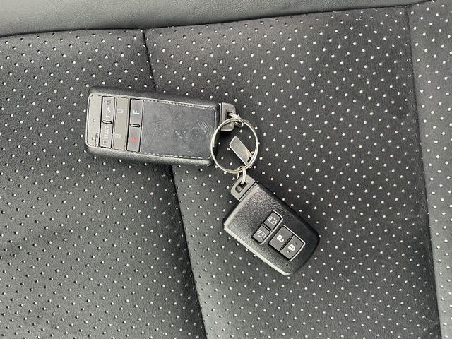 Toyota VOXY 2021-04 17008-9