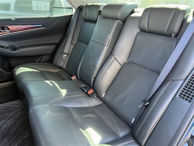 Toyota CROWN MAJESTA 2016-01 16146-19
