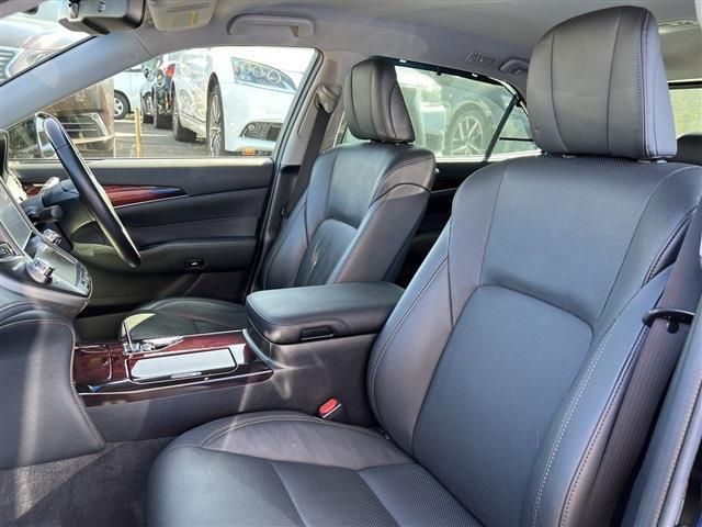 Toyota CROWN MAJESTA 2016-01 16146-18
