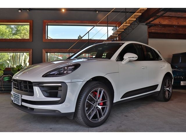 Porsche MACAN 2022-03 23502-0