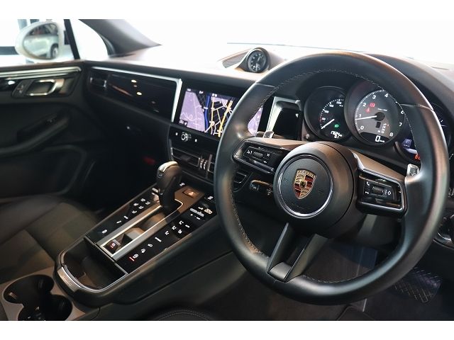 Porsche MACAN 2022-03 23502-14