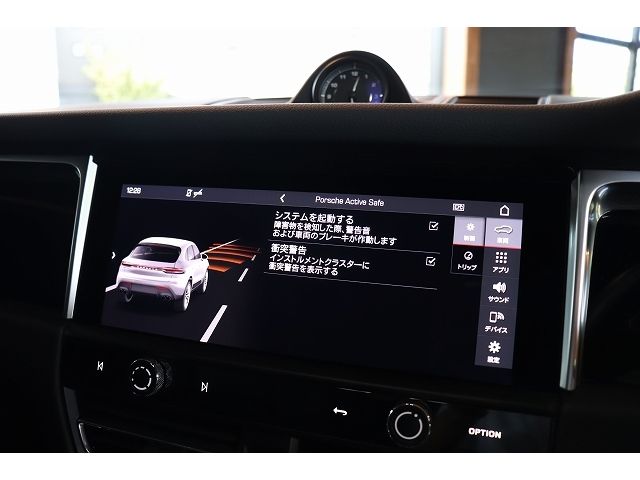 Porsche MACAN 2022-03 23502-16