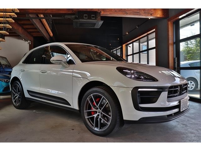 Porsche MACAN 2022-03 23502-2