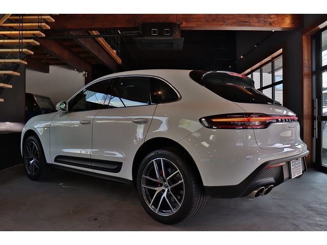 Porsche MACAN 2022-03 23502-3