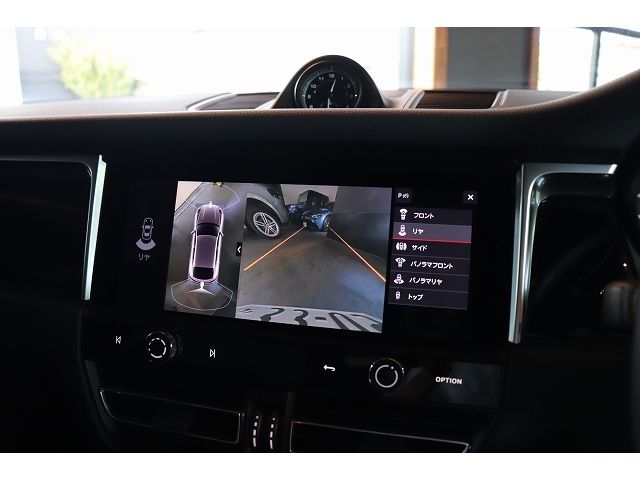 Porsche MACAN 2022-03 23502-21