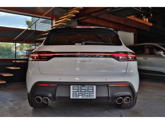 Porsche MACAN 2022-03 23502-4