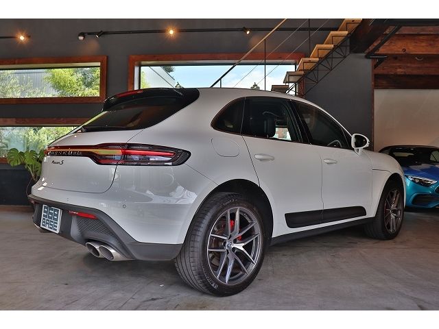 Porsche MACAN 2022-03 23502-5